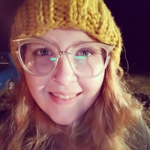 Meet your Posher, Cassandra - Picture 1 of 3